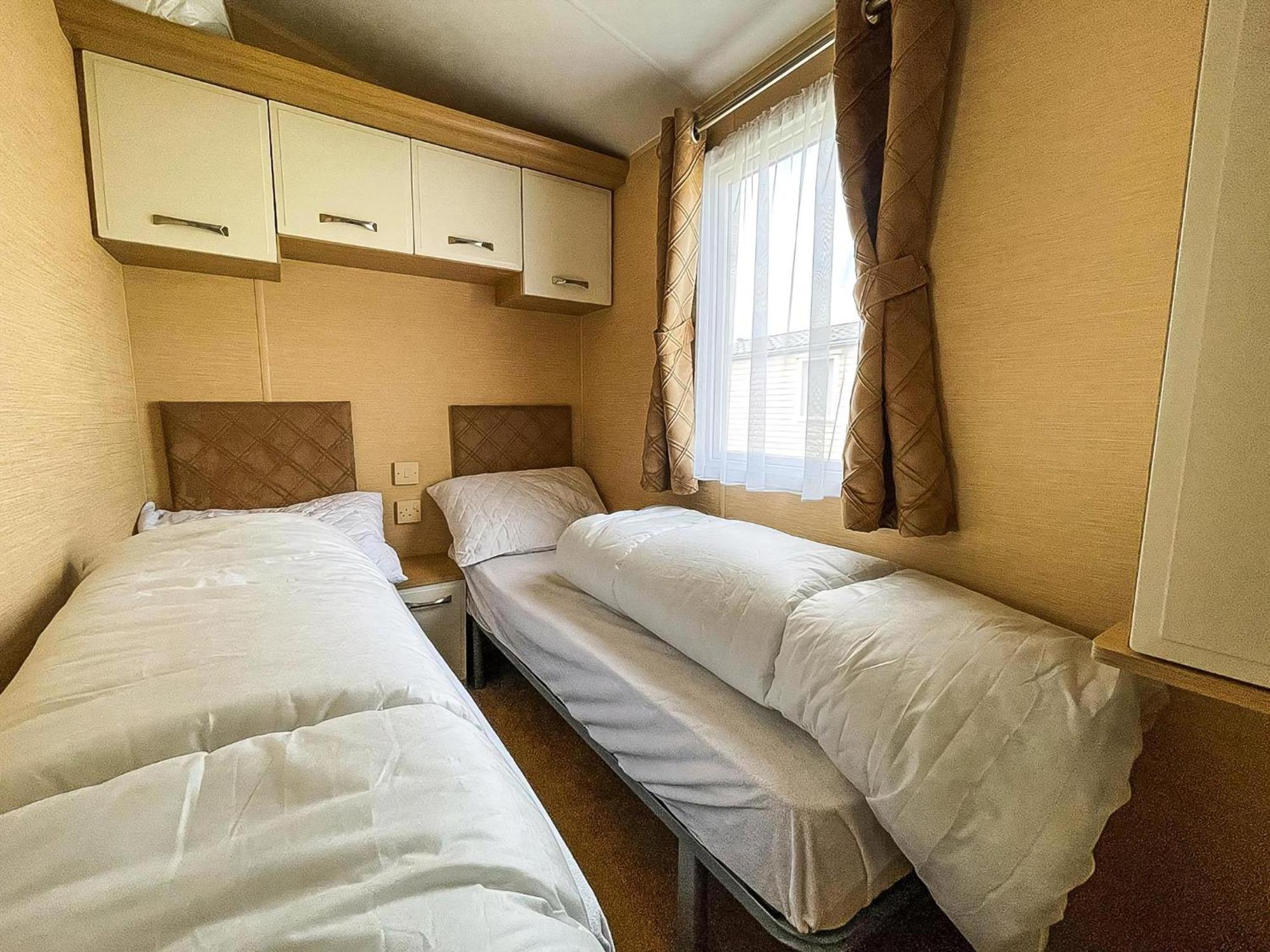 Lovely Caravan By The Beach In Pakefield, Suffolk Ref 68007Cl Lowestoft Exterior photo